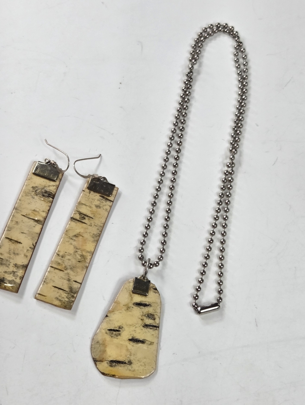vtg birch bark artisan pierced earrings and necklace set boho hippie 24in woodsy